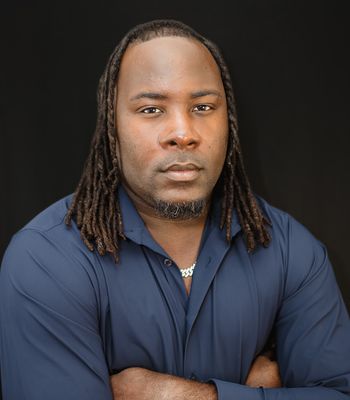 Portrait of Vashard Drew, Realtor®.